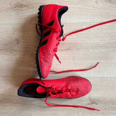 Adidas predator freak .4 TF footballsko