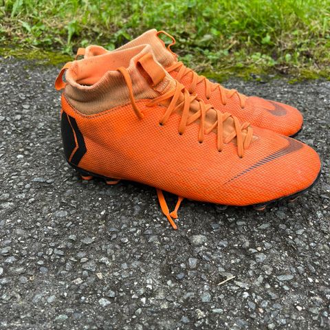 Fotballsko Nike strl 38,5