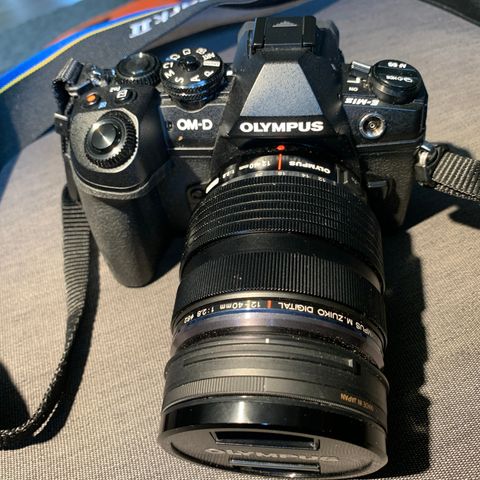 Olympus OM-D E-M1 Mark II med Olympus ED 12-40 mm f 2.8 PRO. Som nytt!.