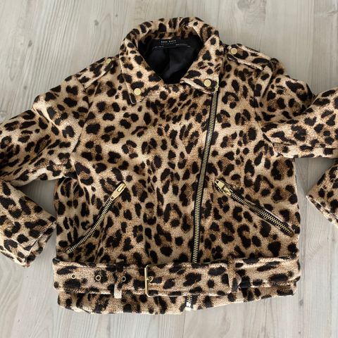 Jakke fra Zara. Leopardmønstret. Str s