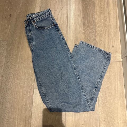 Regular Wide jeans fra Bikbok