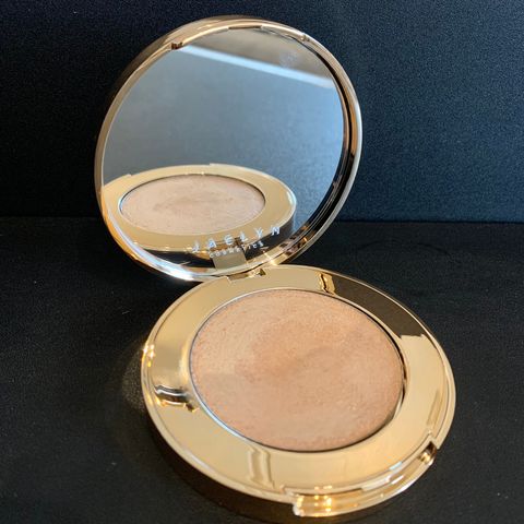 Jaclyn Hill Cosmetics putty highlighter