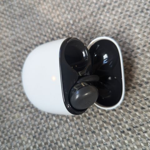 Google Pixel buds , høyre å charge boks