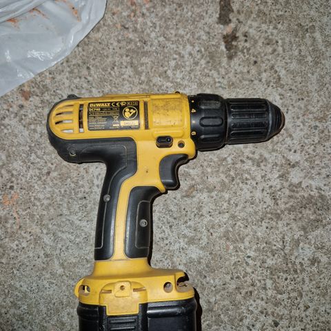 Dewalt DC740 12v batteridrill.