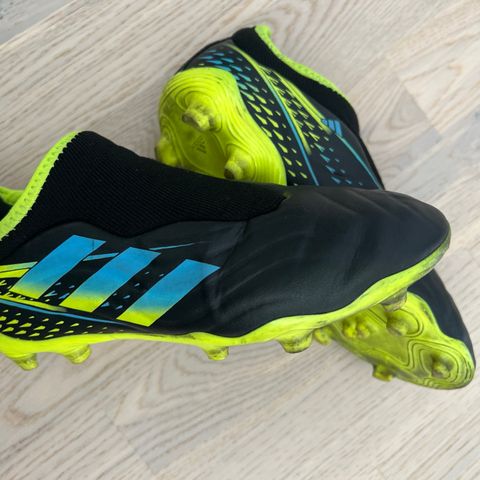 Adidas copa fotballsko str33,5