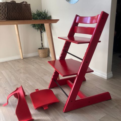 Komplett Stokke Tripp trapp stol m/babysett RED NY MODELL