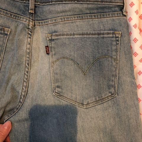 Levi’s jeansbukse lys blå demi curve skinny 28