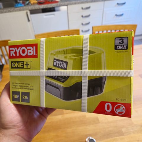 Ryobi lader