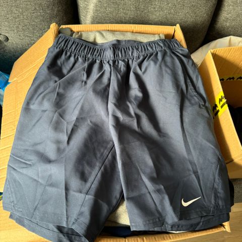 Nike tennisshortser selges