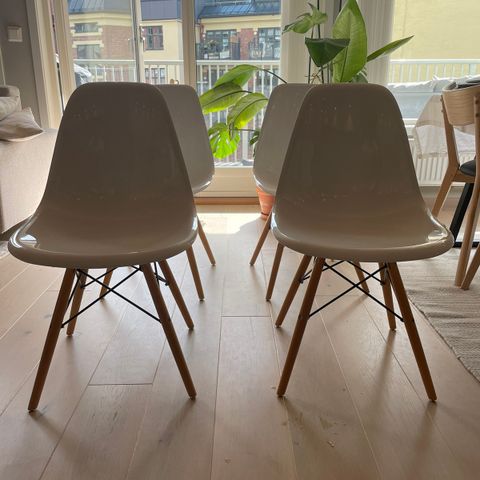 4 Eames DSW lignende stoler