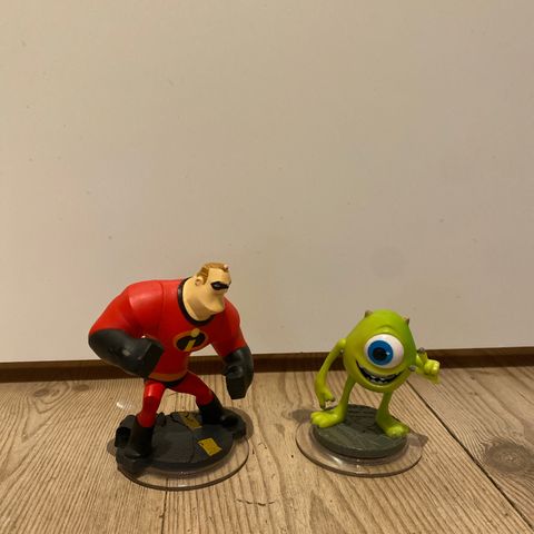 To disney infinity figurer selges samlet