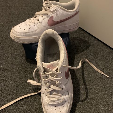 Nike Air Force 1 Metallic Pink str 36.5 US4.5