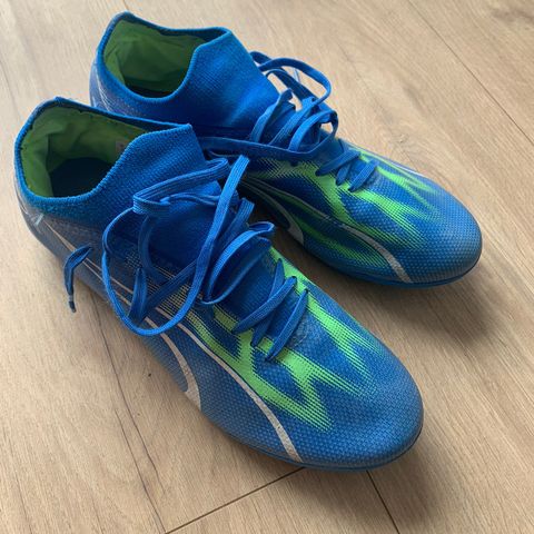 Fotballsko Puma ultra match MG str.42