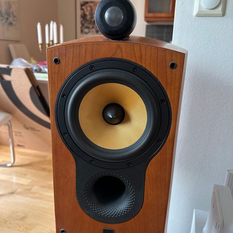 Bowers & Wilkins 805S høytalere