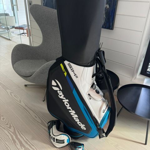 Taylormade staff bag (sim 2)