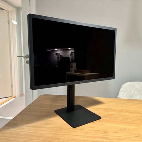 SELGES BILLIG: LG 24” 4K UltraFine 24MD4KL-B Skjerm