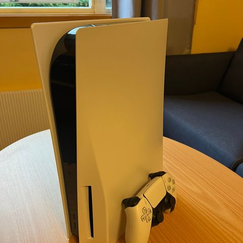 Svært lite brukt Playstation 5 standard