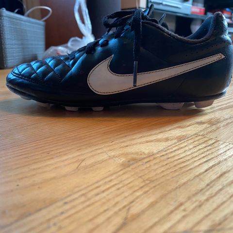 Fotballsko Nike Tiempo str 35