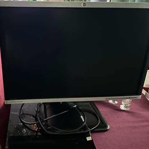 2 stykk HP Compaq LA2205wg widescreen 22"