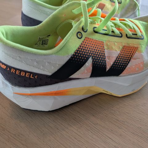 New Balance FuelCell Rebel v4 str 40