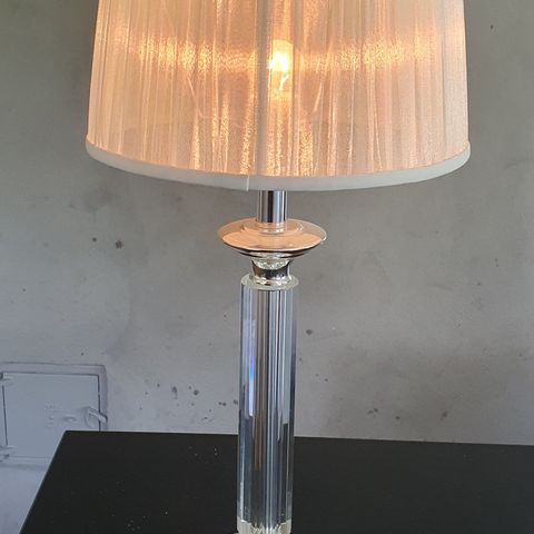 Bordlampe metall og glass 62 cm høy