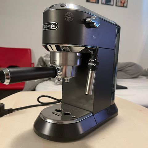 DeLonghi Dedica Style EC685 (Sort)