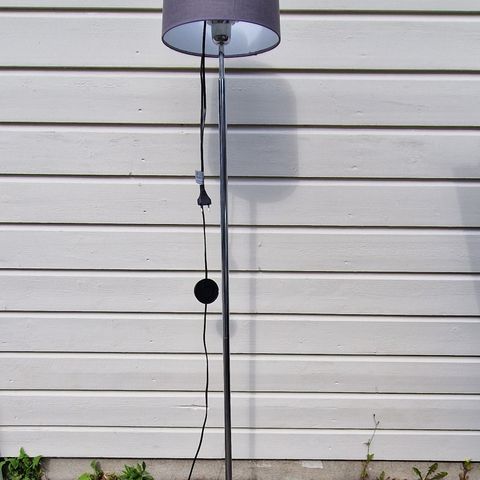 Stålampe 140 cm høy