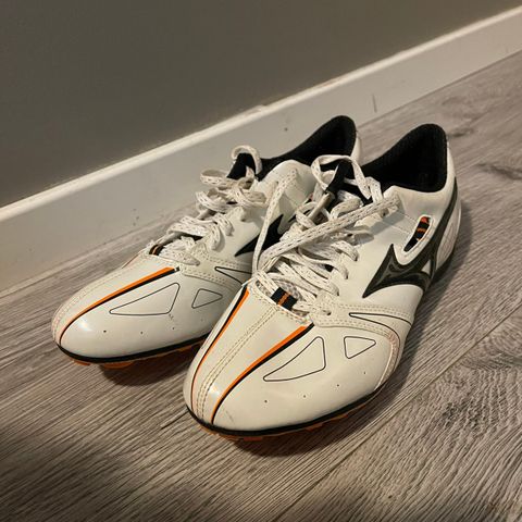 Piggsko Mizuno str 40,5