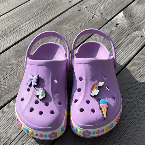 Crocs Lavender med Charms 32-33