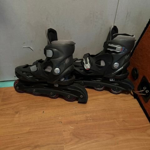 2 par med rollerblades