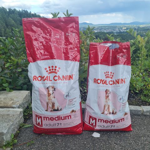 Royal Canin Medium Adult 7+,  19 kg