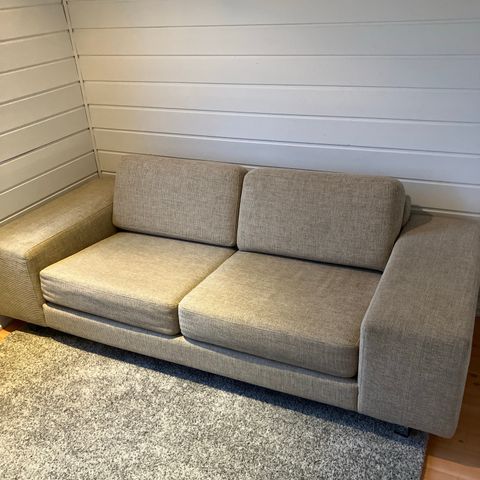 Lyse brun sofa tils