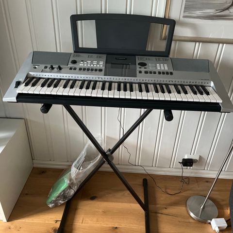 Yamaha PSR E413