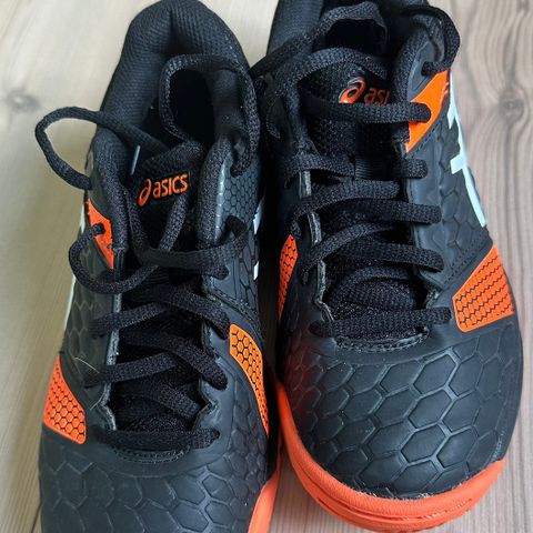 Asics hallsko str 33,5