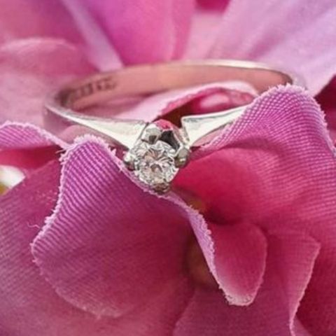 Diamant ring i hvit gull