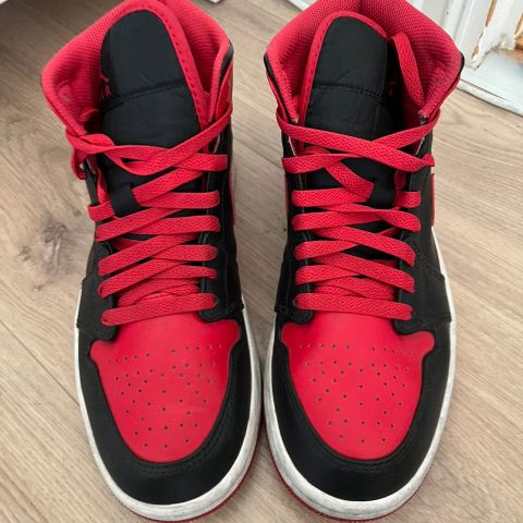 Jordan 1 mid i str. 40,5