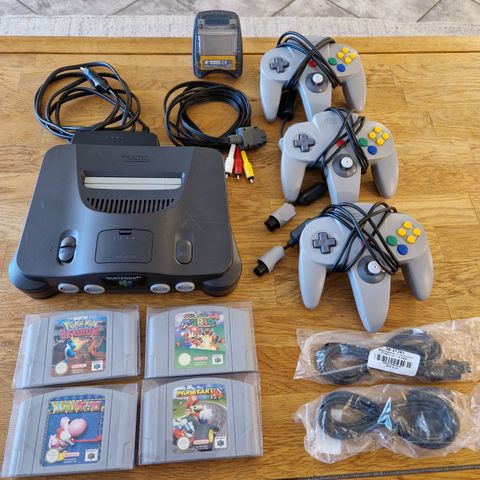 Nintendo 64 konsoll med 3 kontroller + 3 spill