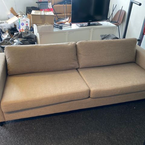 3seter sofa selges grunnet flytting