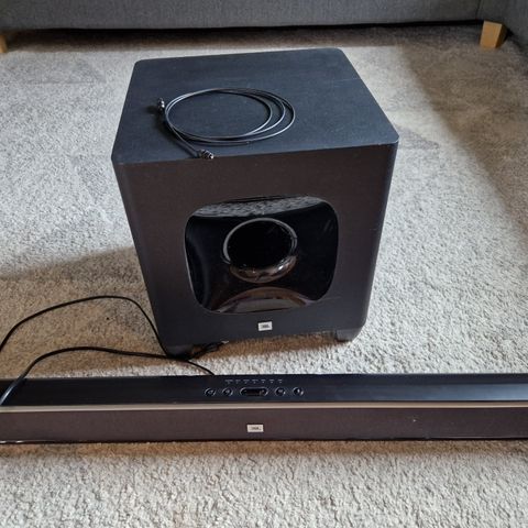 JBL Subwoofer selges. Del av lydanlegg til TV.