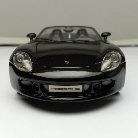 PORSCHE CARRERA  GT    1/18