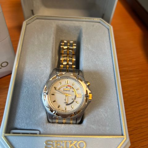 Seiko Kinetic 3M22-0A33 ladies