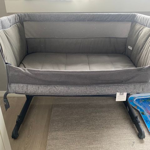 Yngri Tova bedsidecrib