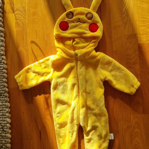 Pikachu kostyme til baby