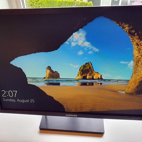 Samsung 24" LED AD-PLS skjerm S24C650BW