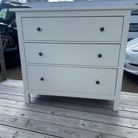 Reservert - Hvit Hemnes kommode