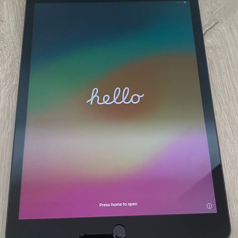 RESERVERT! iPad (9the gen) 64 GB 4måneder gammel m/forsikring til mai 2025