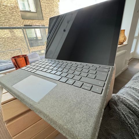 Surface Pro 5 med tilbehør – God stand, selges rimelig!