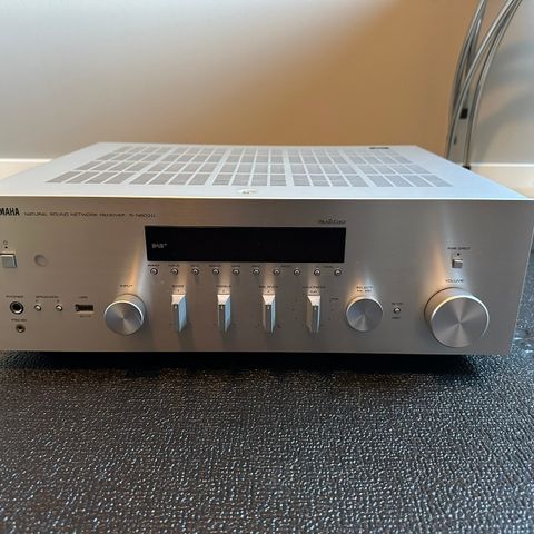 Yamaha R-N803D receiver