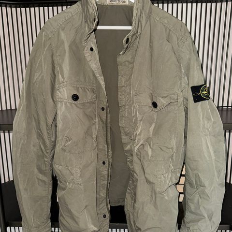 Stone Island, ChampionSupreme, Levi’s,  Adidas, AlphaIn-, VintageHilfiger, etc