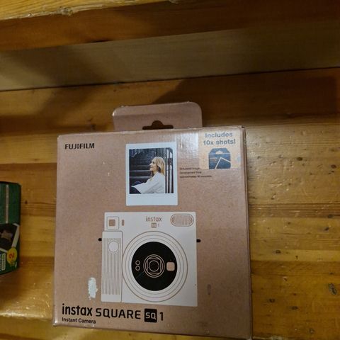 Sett med instax square sq 1 + masse fotoark selges billig